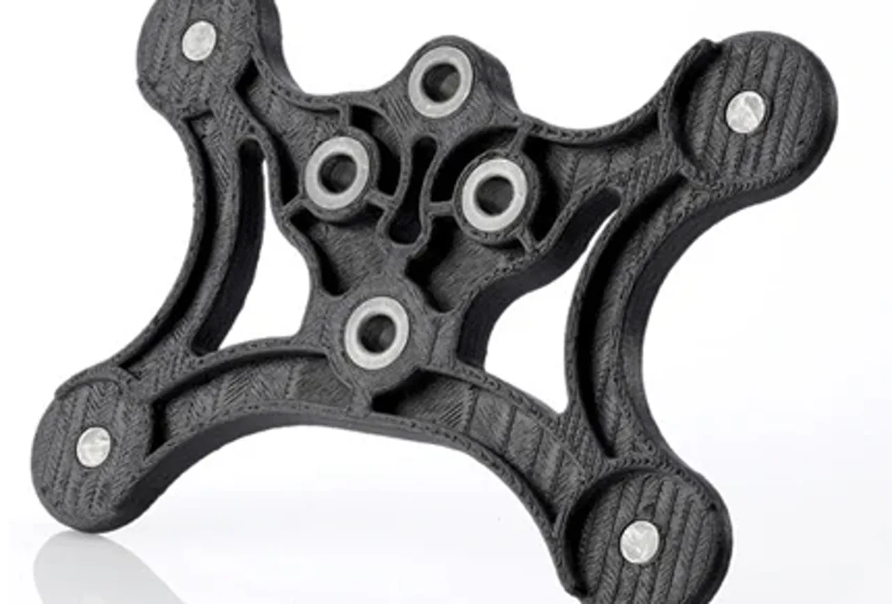 Carbon-fibre reinforced FDM component with metallic inserts